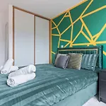 Mailbox City Centre Apartment