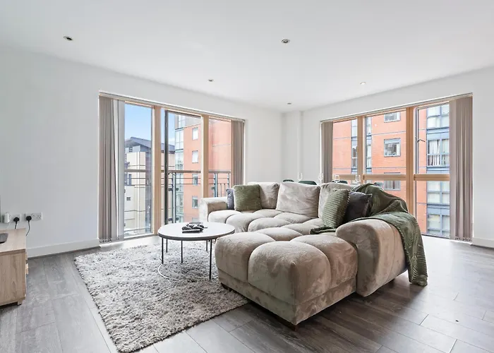 Mailbox City Centre Apartment