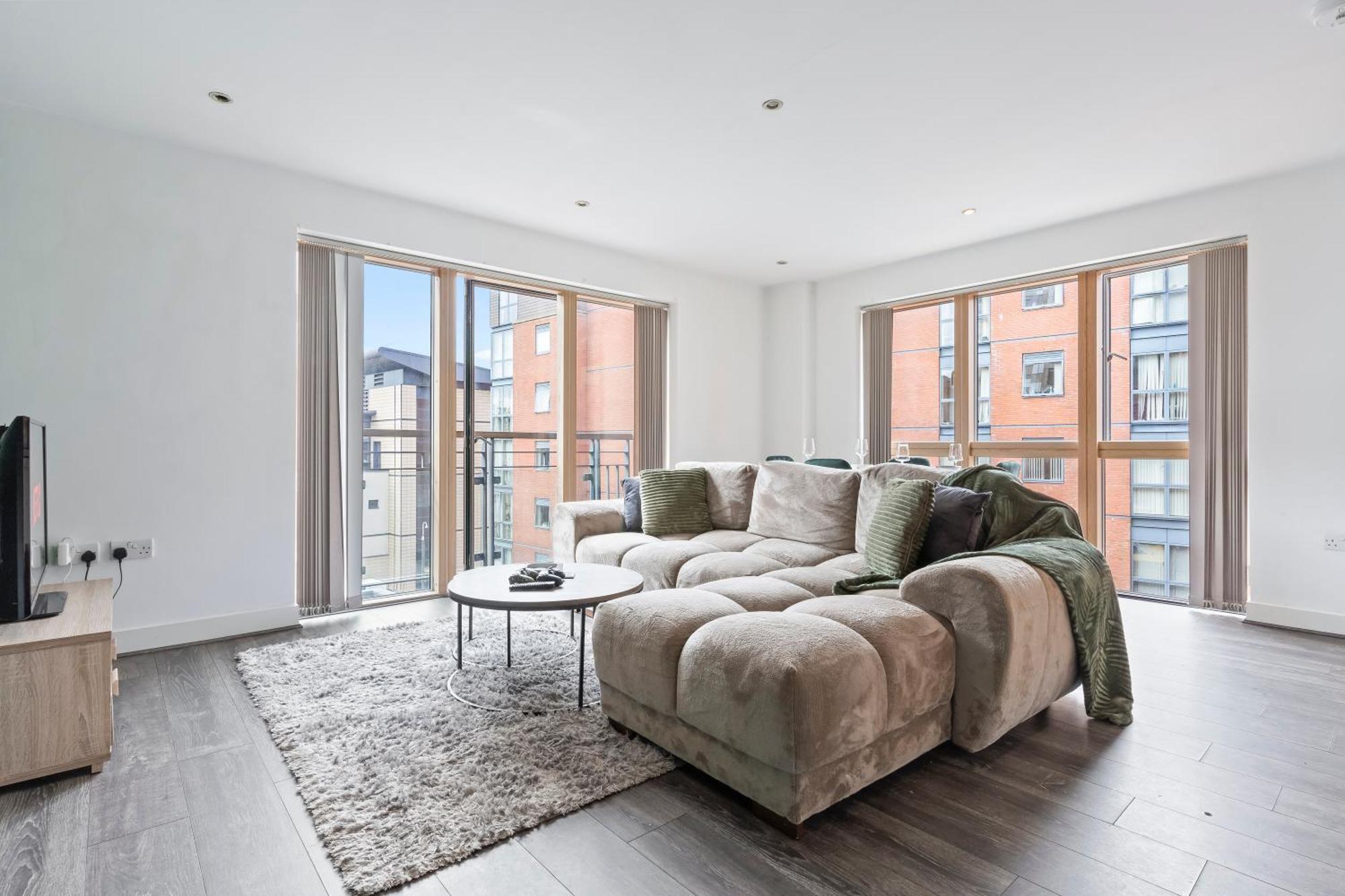 Mailbox City Centre Apartment